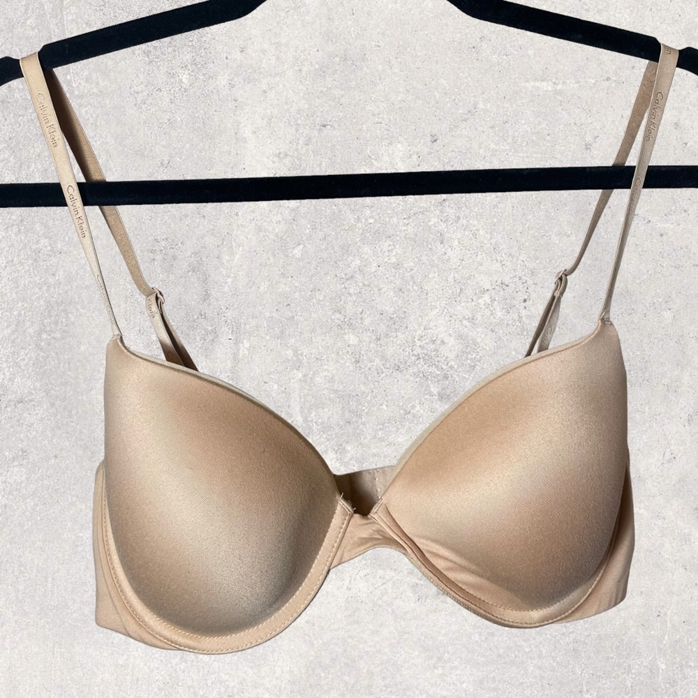 Calvin Klein Convertible Strap Lightly Lined Demi Bra in Nude, 36B (QP1500)